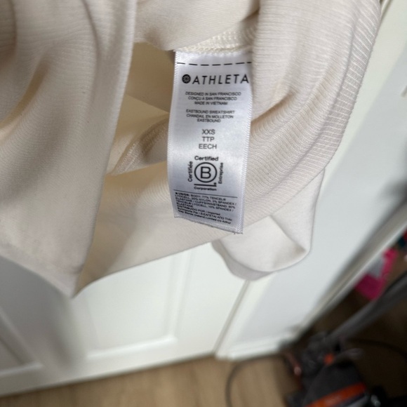 Athleta Women's V-Neck Cream Sweater - Picture 6 of 7